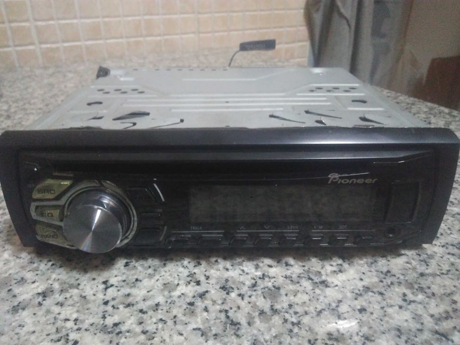 Vendo 2 radios para carro Valongo • OLX Portugal