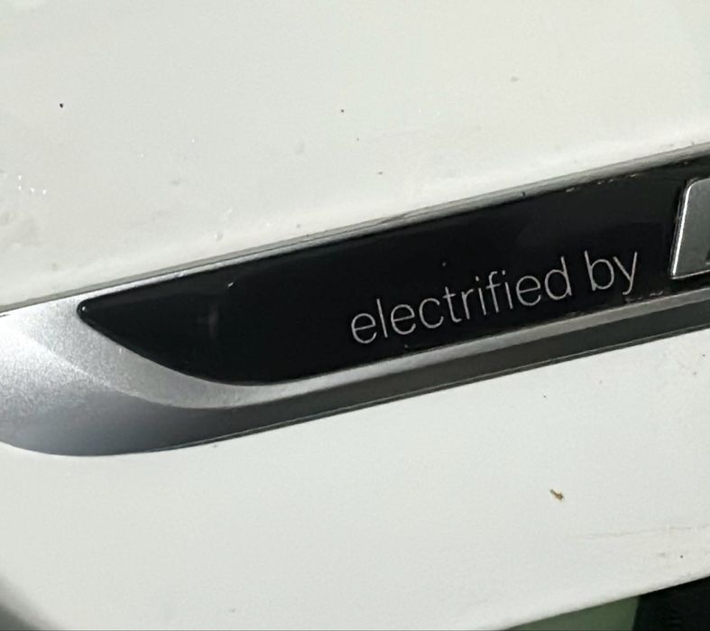 Tampa frente esq. de carregar BMW x2