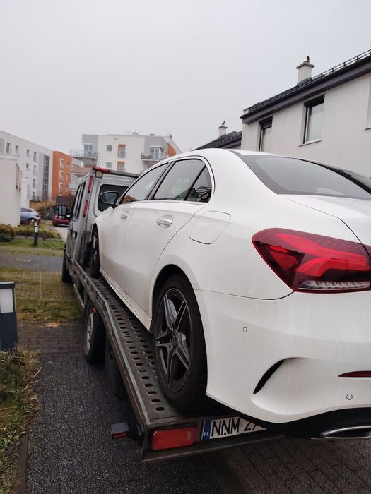 Autolaweta transport towaru / samochodów