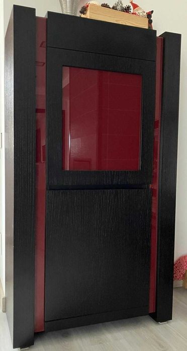 Mesa de Jantar com 4 cadeiras e 1 Móvel de apoio