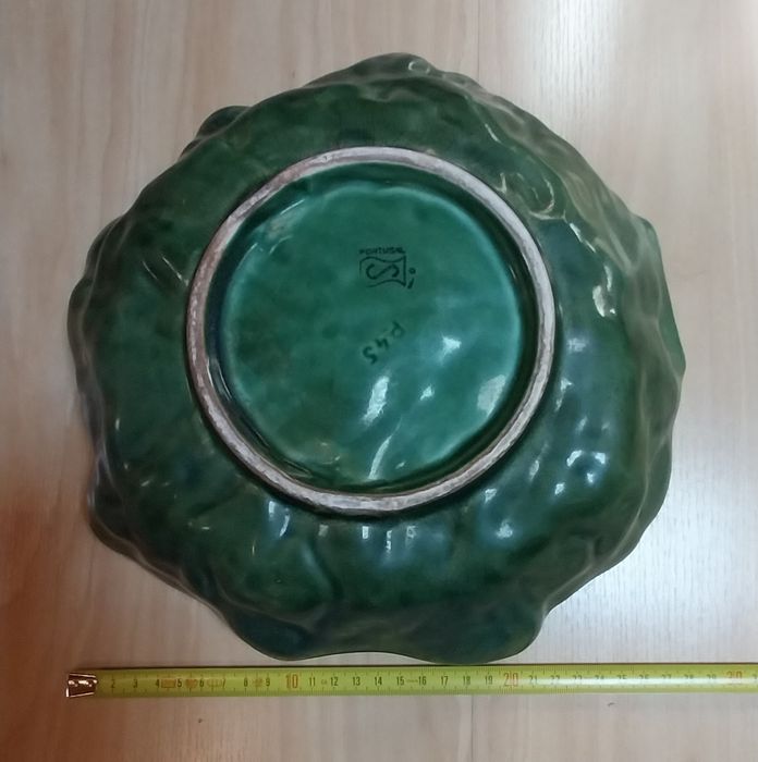 Taça antiga em forma de couve