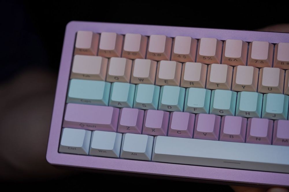 Игровая клавиатура YUNZII AL71 — механические переключатели и стильный