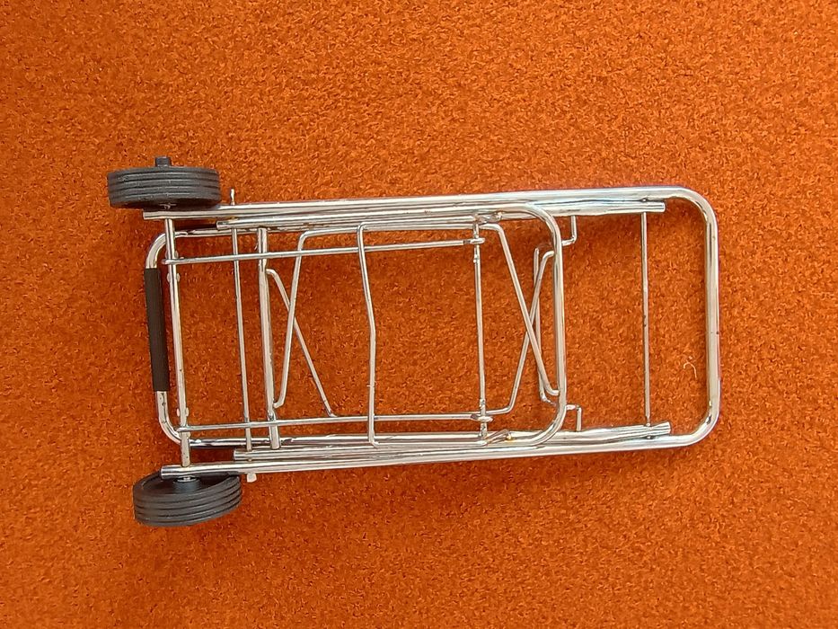 Wózek metalowy na kółeczkach