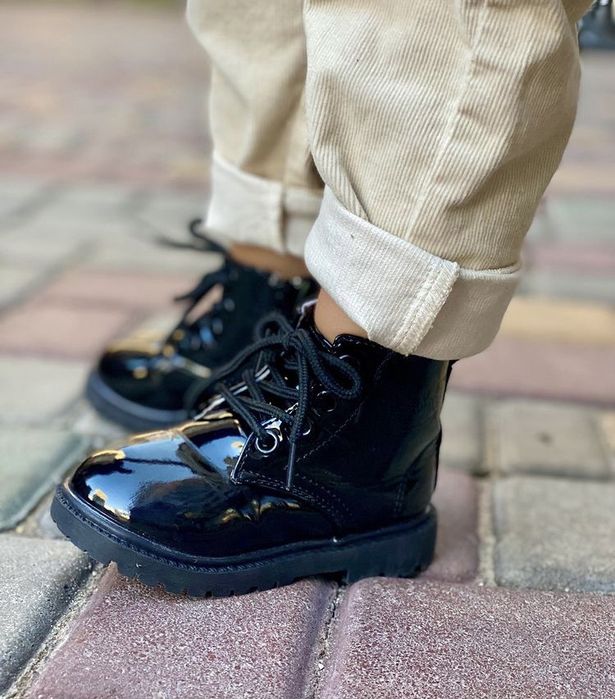 Продам детские лакированные ботиночки унисекс !