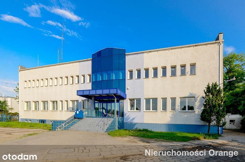 Budynek biurowy w centrum z parkingiem