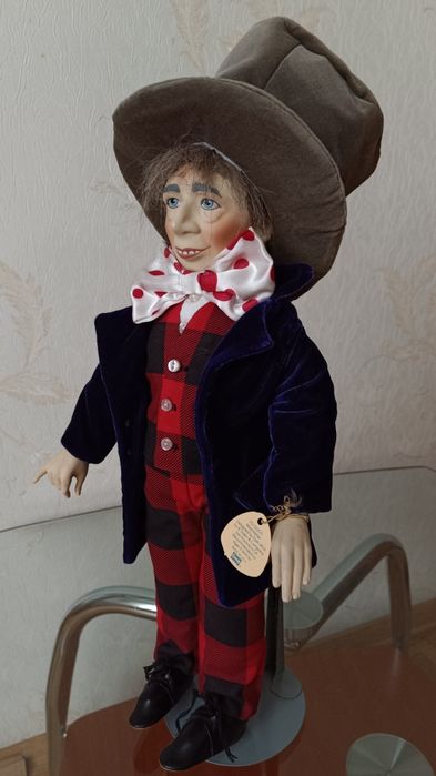 Цена снижена!Виниловая  кукла "Безумный шляпник"