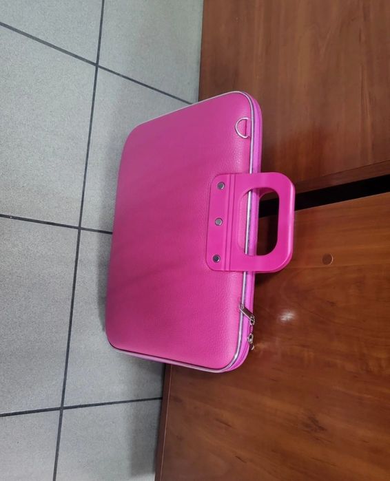 Różowa teczka na laptop 15,6 cali na dokumenty