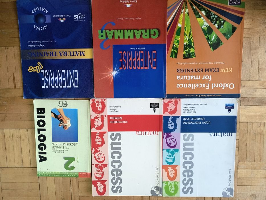 Zestaw 20 podręczników, pomocy naukowych - język angielski, biologia,