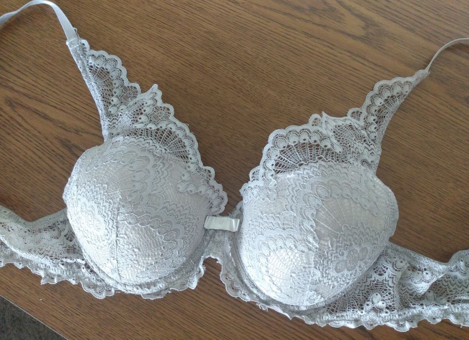 Koronkowy stanik biustonosz 75c