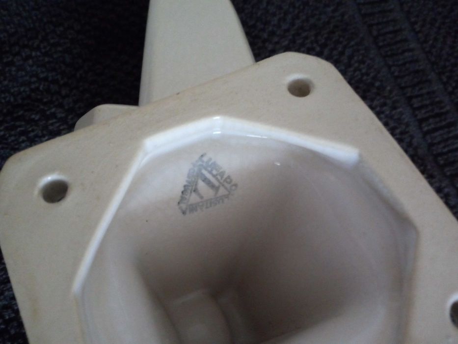 TOALHEIRO em  Cerâmica e vidro fábrica Lusitânia/Lufapo