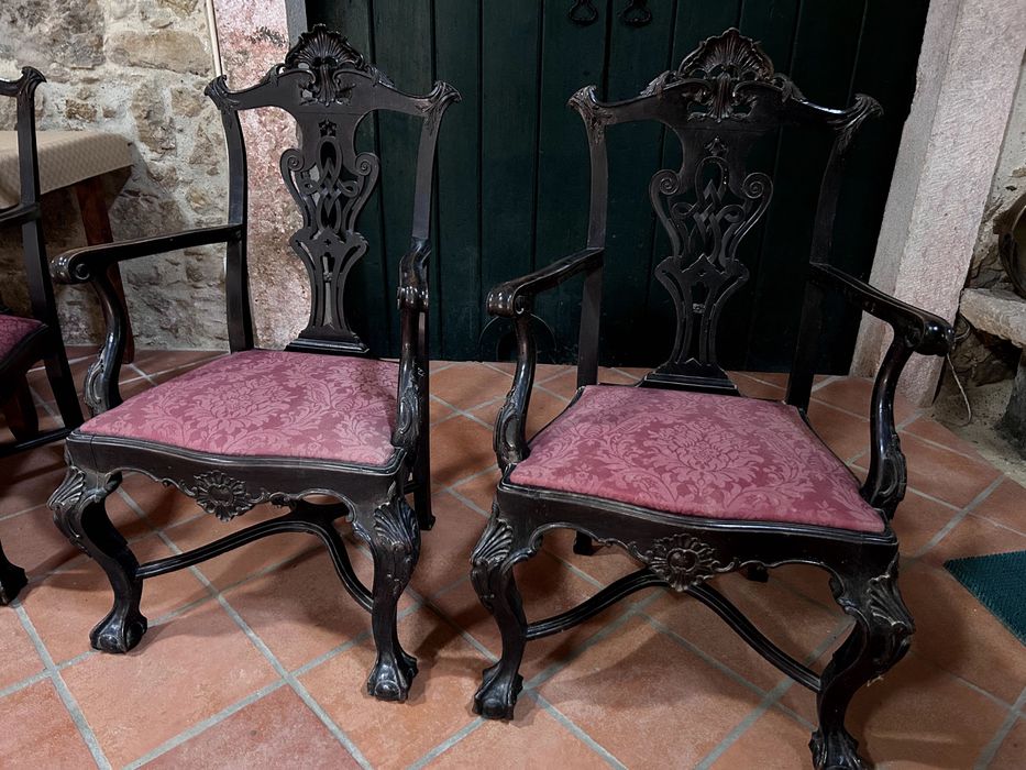 Canapé, mesa, 2 cadeirões, 4 cadeiras D. João V