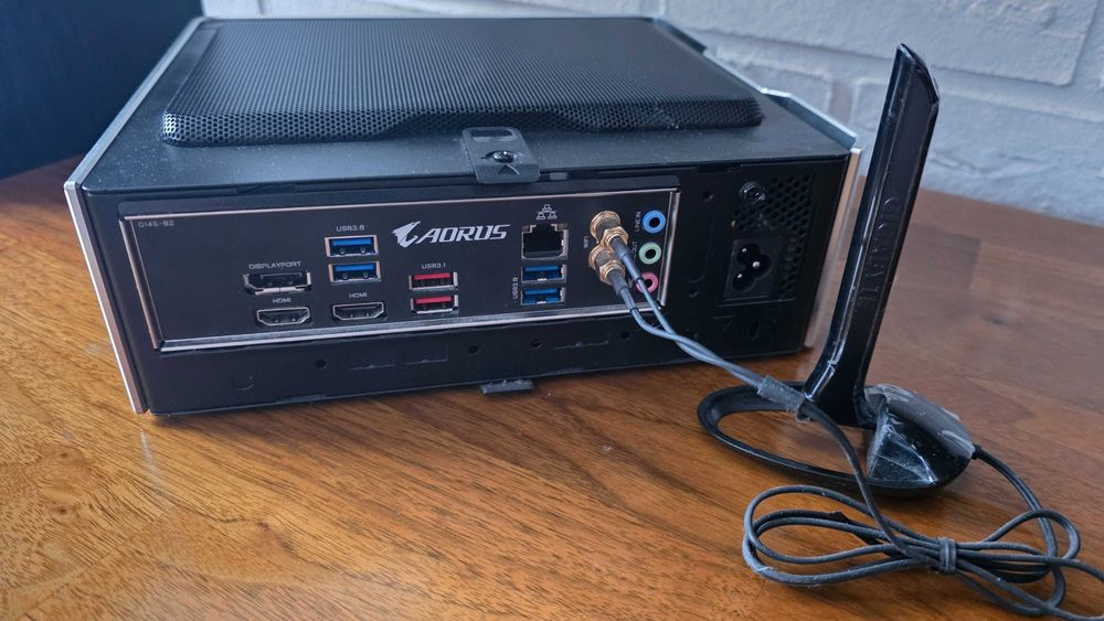 Komputer mini PC HTCP InWin Chopin Ryzen 5700G 32GB RAM 1,5TB SSD WiFi