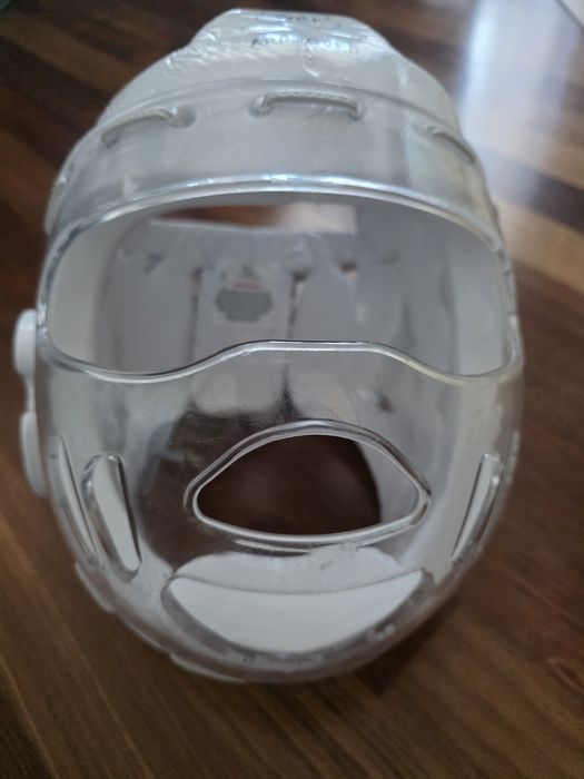 Kask ochronny karate