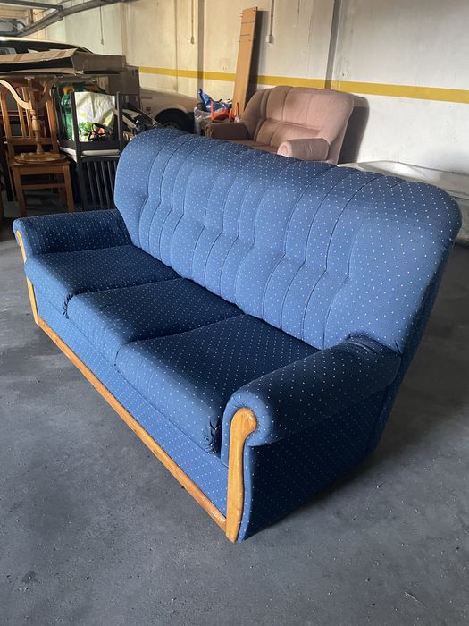 Sofá cama com três lugares
