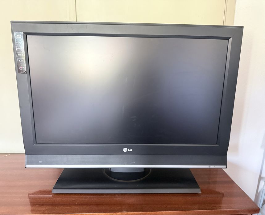 Tv com uso mas a funcionar bem