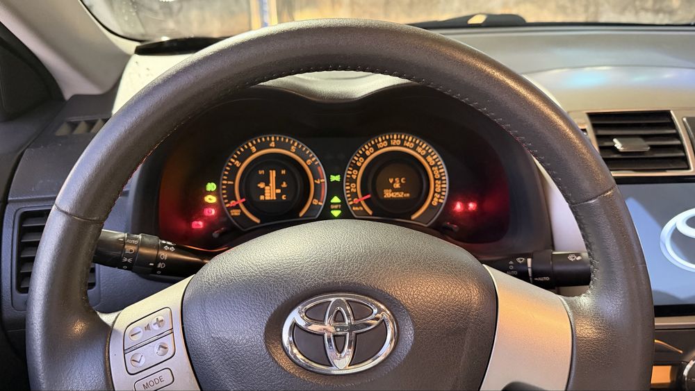 Toyota Corolla 1.4 VVT-i Sol 2009 - Gasolina - Muito bem estimado