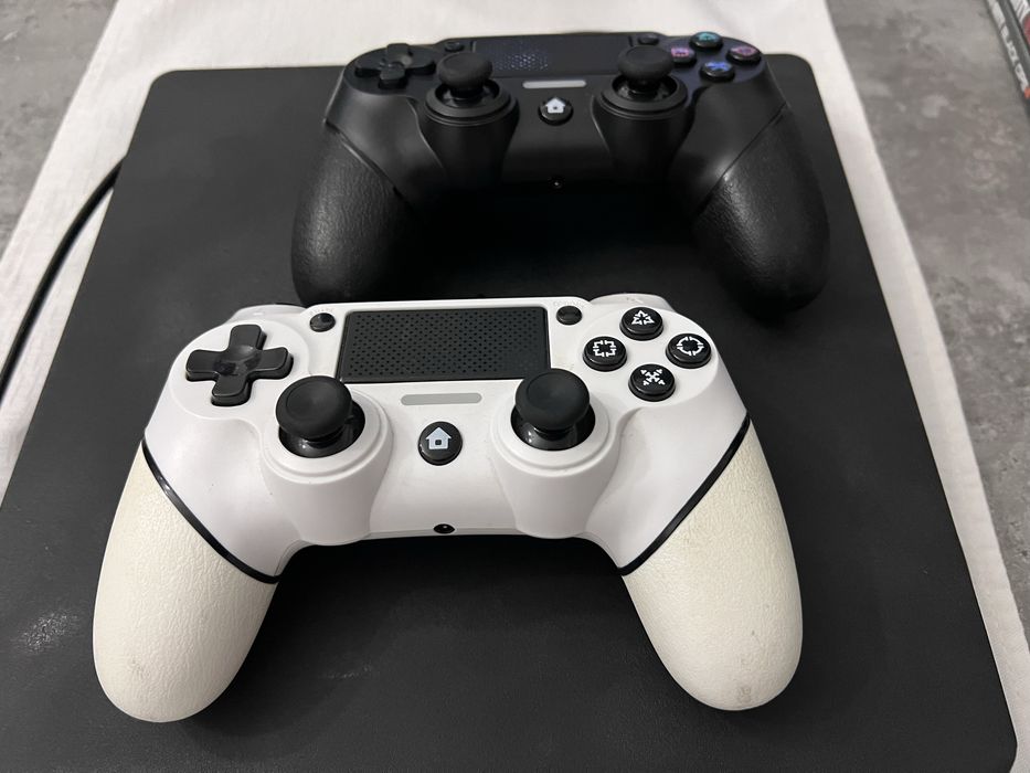 PS4 + 2 Comandos + 8 Jogos | GTA V | Gran Turismo 7 | God of War