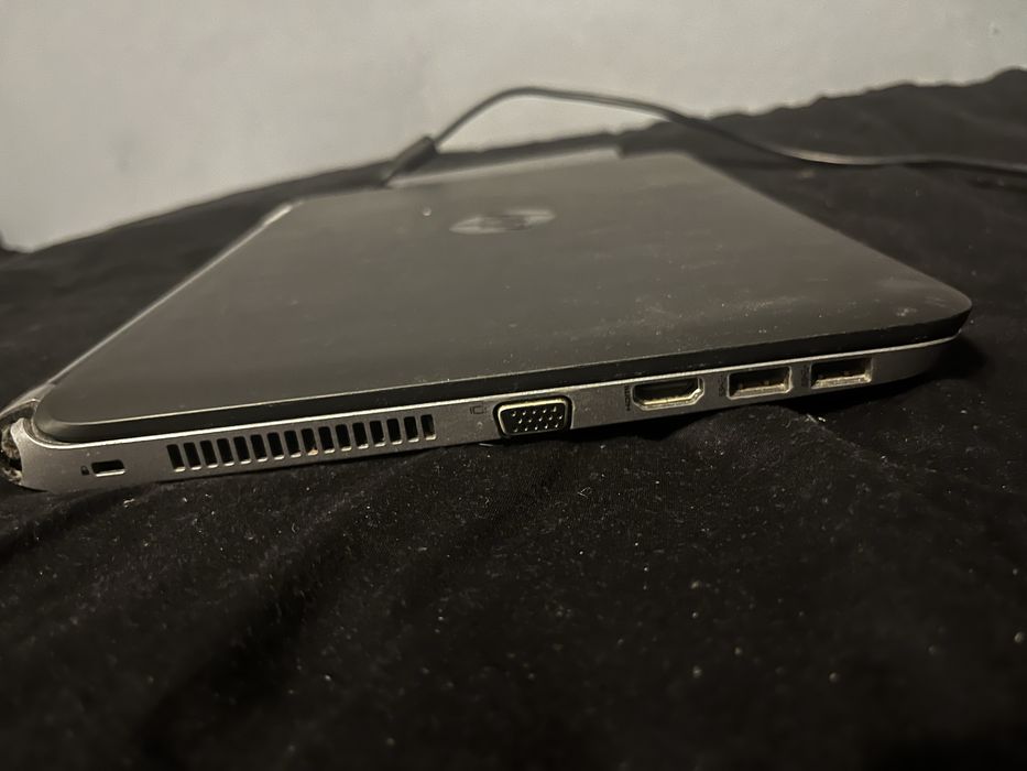 Laptop hp z ładowarką