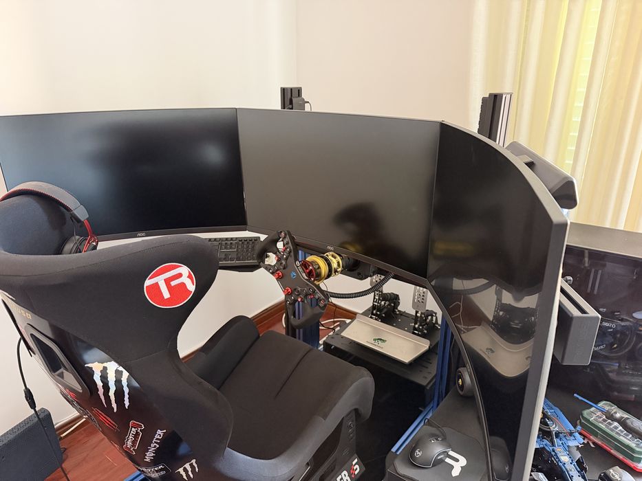 3 monitores AOC 240hz 32”