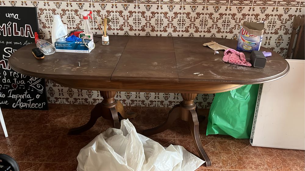 Mesa de jantar com cadeiras