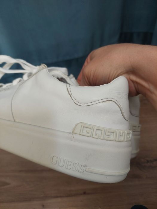 Skórzane trampki Guess rozm. 40