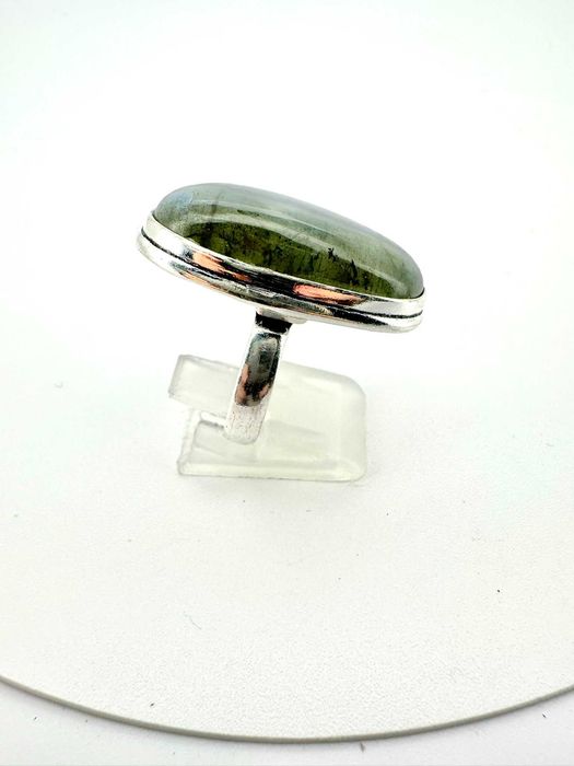 Pierścionek, jedyny w swoim rodzaju kamień
Labradoryt. Próba 925