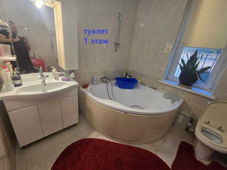Есть всё. Дом с бомбоубежищем, баня, мастерская, вся мебель