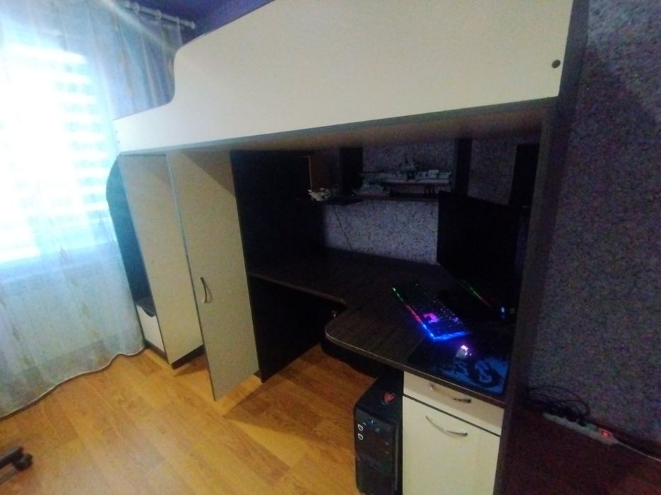 Дитяче ліжко горище