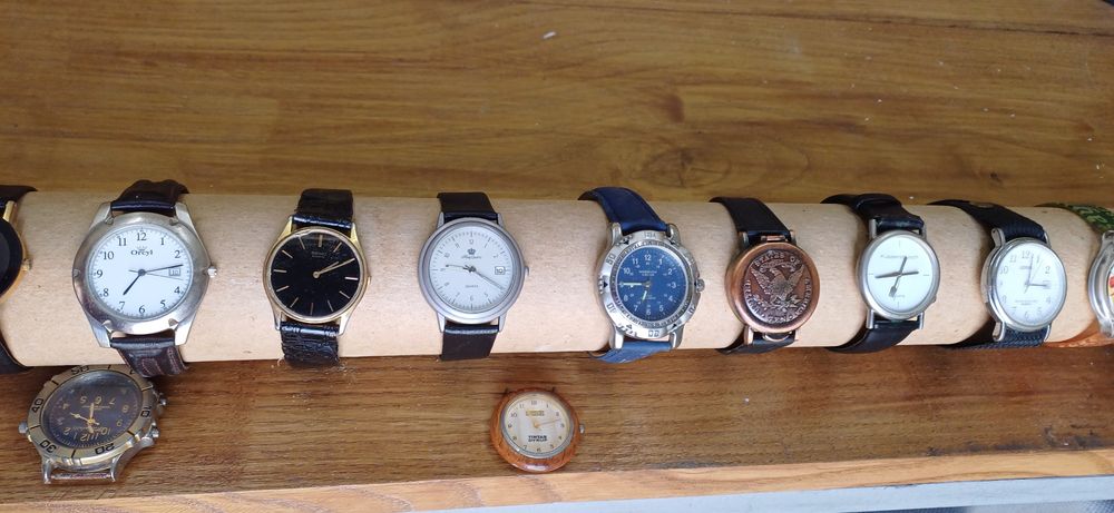 20 Relógios mais 4 de pulso Homem e Mulher