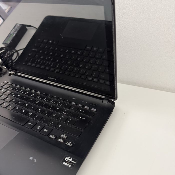 Portátil Sony VAIO (modelo SVF1421Z2EB)- Disco SSD