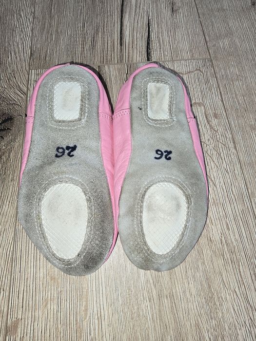 Skórzane baletki kapcie 26