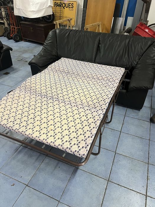 Conjunto sofas em pele preta