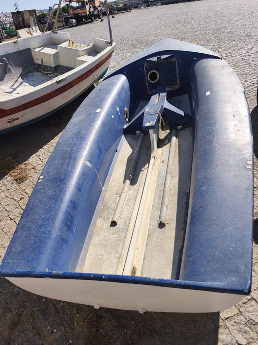 Barco de  vela, só o casco