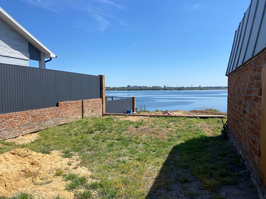 Продаж ділянки під будівництво на березі річки в Варварівці (л1)