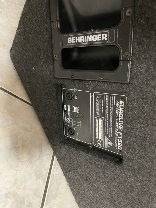 Monitores Behringer