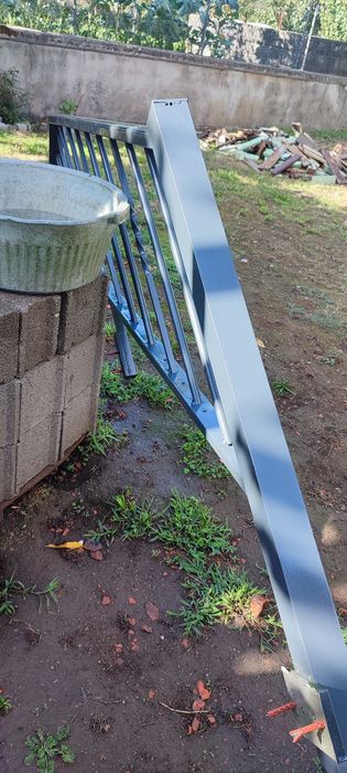 Corrimão de escada em alumínio cinzento