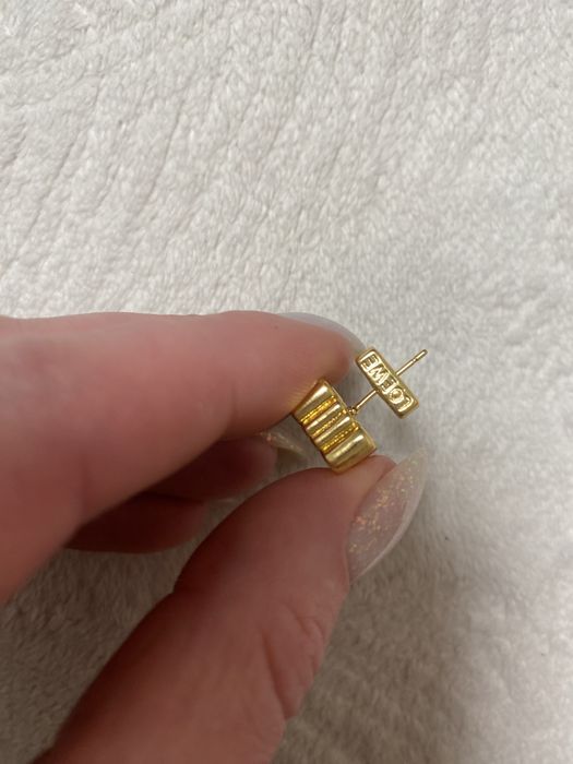 Продам сережки Loewe