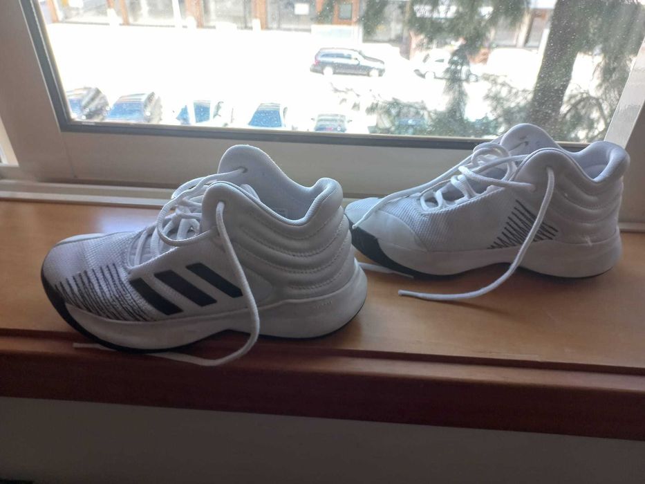 Sapatilhas Basquetebol Adidas (Tamanho 36)