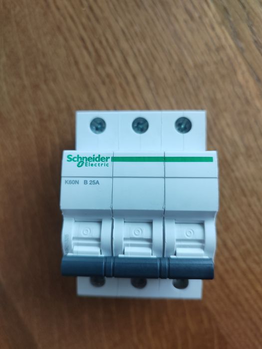 Schneider K60N wyłącznik nadpradowy 3P  B16A