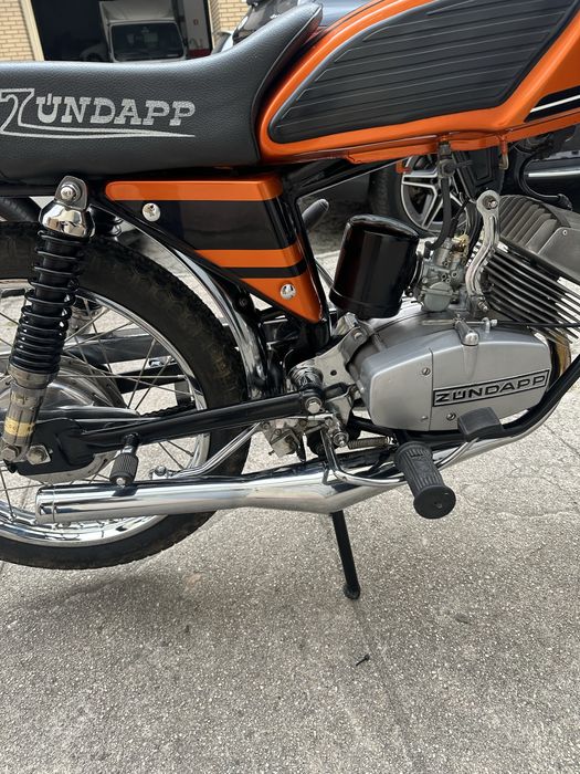 Motorizada XF17 restaurada ao pormenor