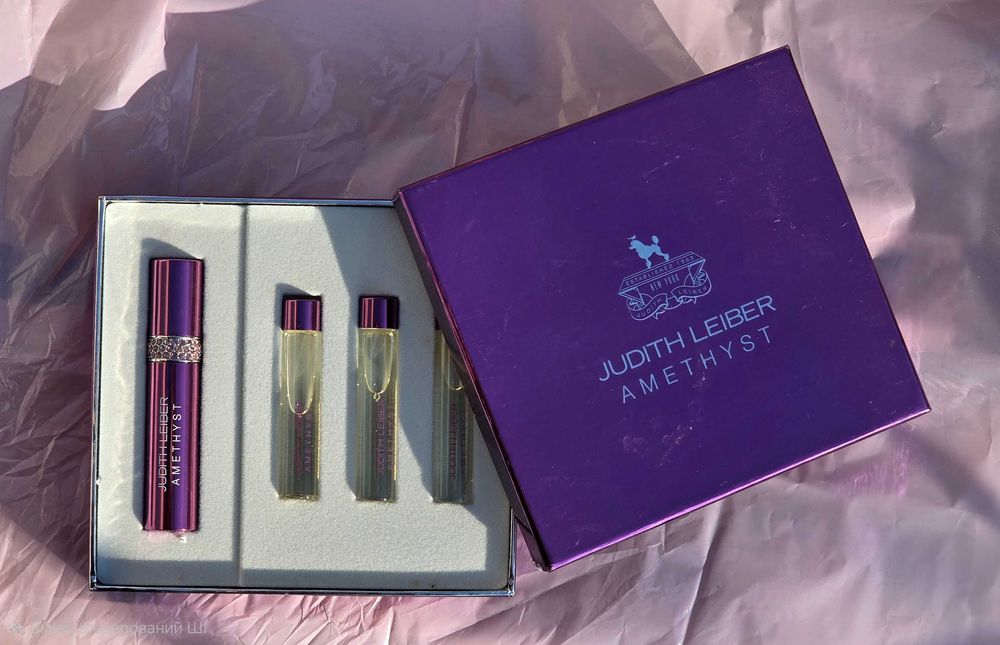 Парфуми та косметика Victoria's Secret