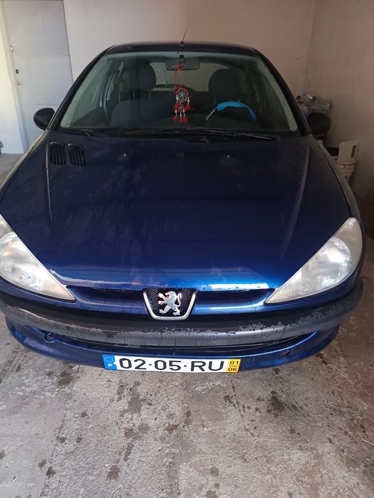 Peugeot azul escuro 206
