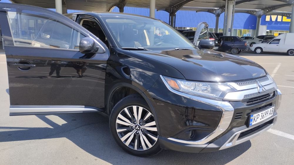 Митсубиси отлендер