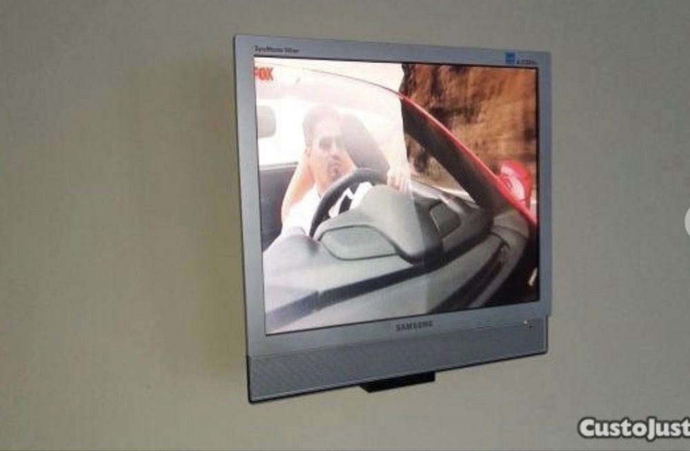 TV Samsung pequena cozinha