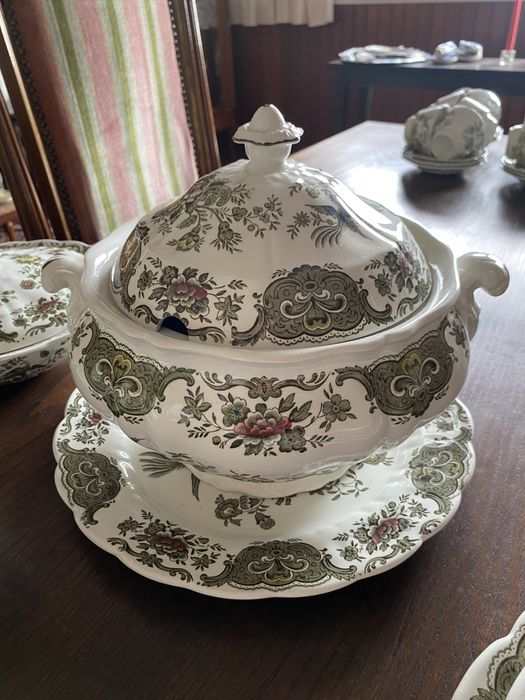 Serviço de jantar de louça inglesa