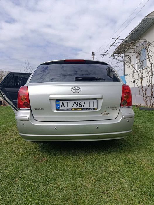 Тойота Авенсіс 2004