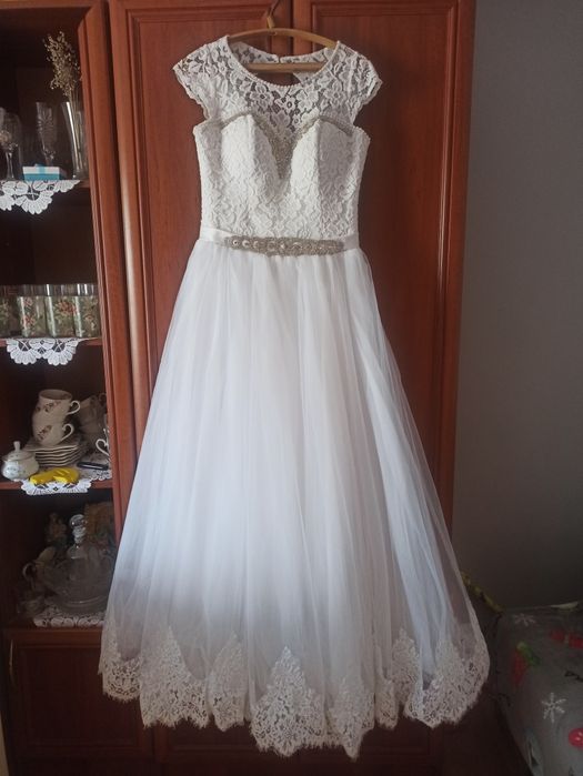 Біле весільне плаття