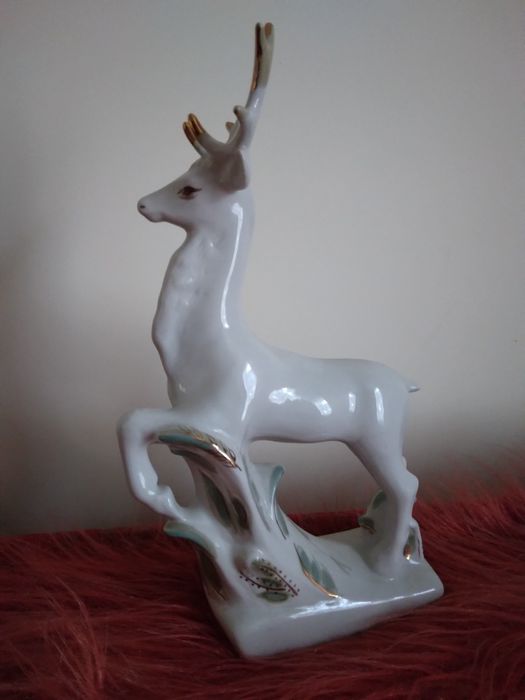 Статуэтка фарфор олень