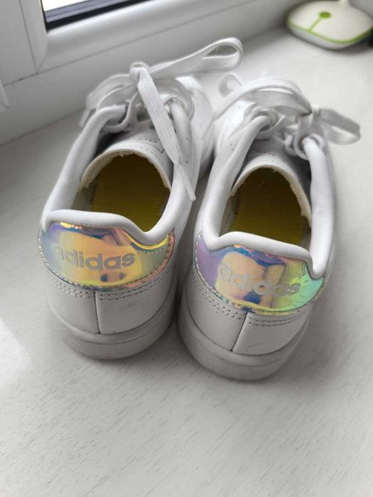 Кросівки жіночі шкіряні