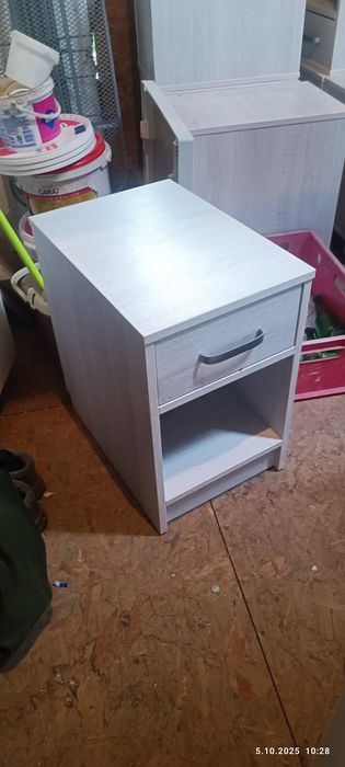 Łóżko, meble, koce